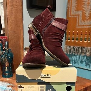 Earth Women's Wine Ankle Booties
